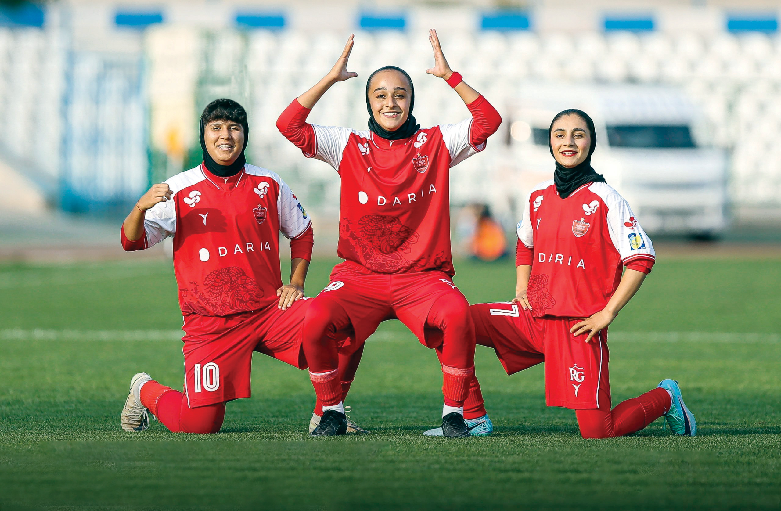 دربی اول سرخ شد